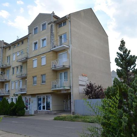 Gabi Apartman Хайдусобосло Экстерьер фото